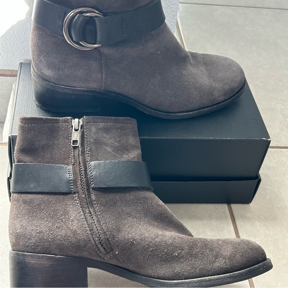 Frye Women's Kristen Harness Short Boot, Sz 6.5 Grigio Soft Oiled Suede - Picture 2 of 10